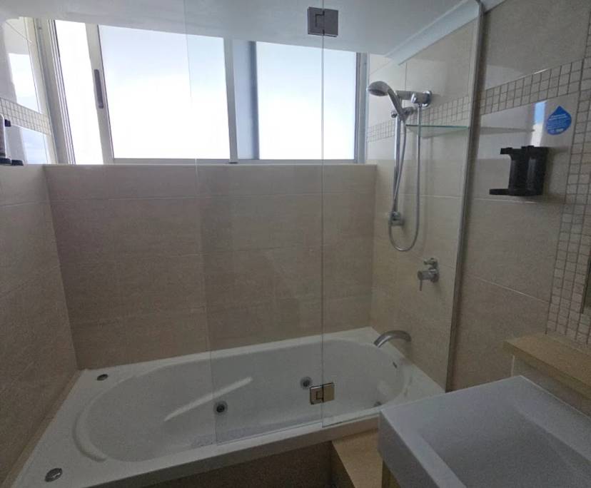 $575, Flatshare, 2 bathrooms, Surfers Paradise QLD 4217