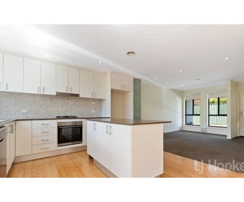 Room for Rent in Queanbeyan East, Canberra 275, U...