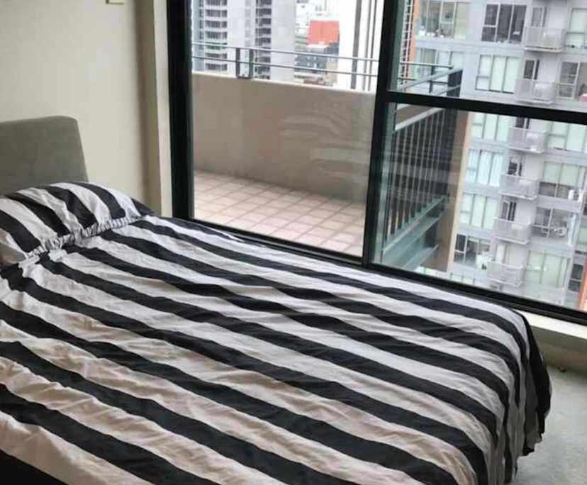 Furnished room in a flatshare