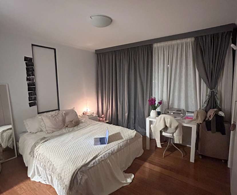 Furnished room with ensuite in a flatshare