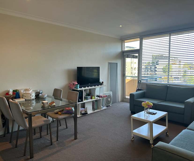 Furnished room in a flatshare