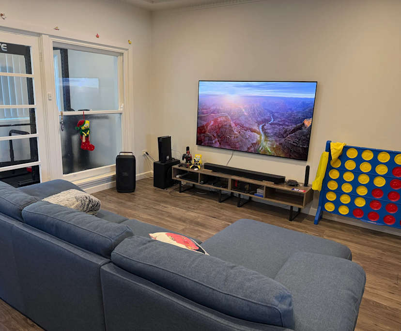 Unfurnished room in a flatshare
