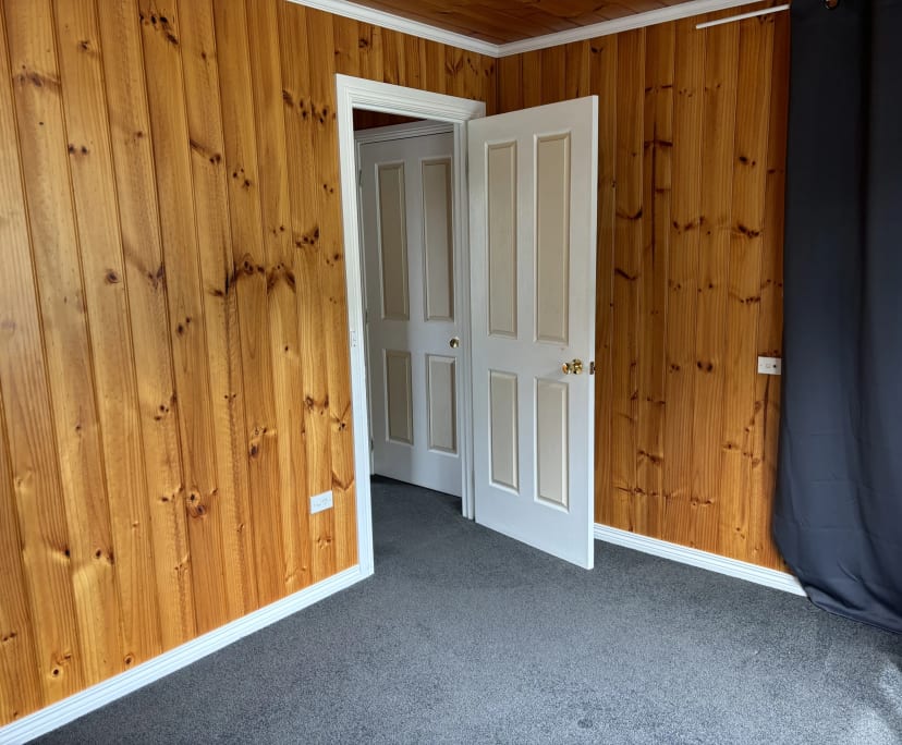 Room in a share house