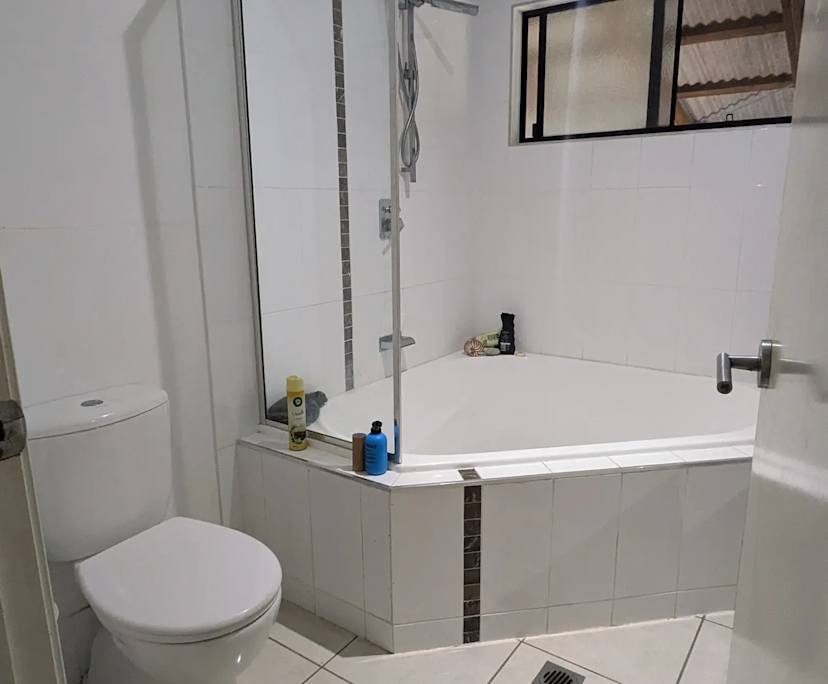 $370, Share-house, 3 bathrooms, Cannonvale QLD 4802