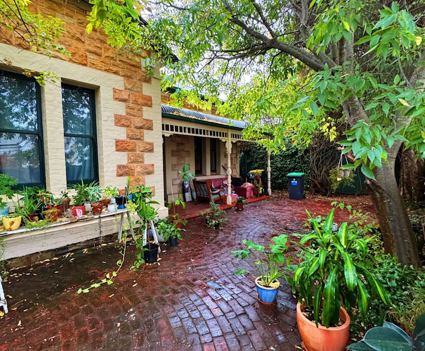 Room in a share house