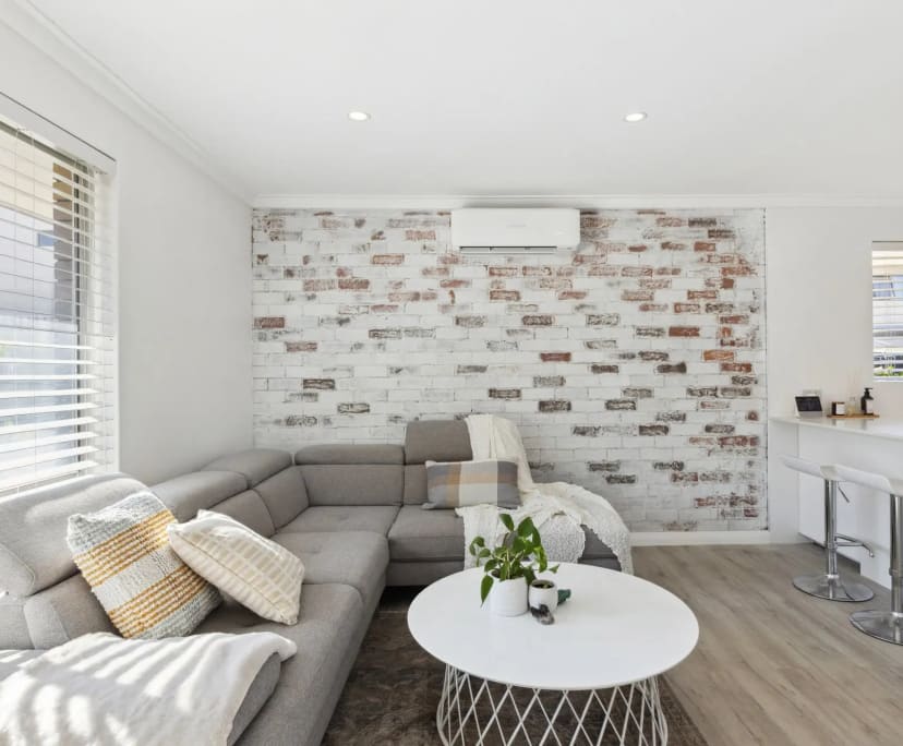 Whole property with 2 rooms for rent