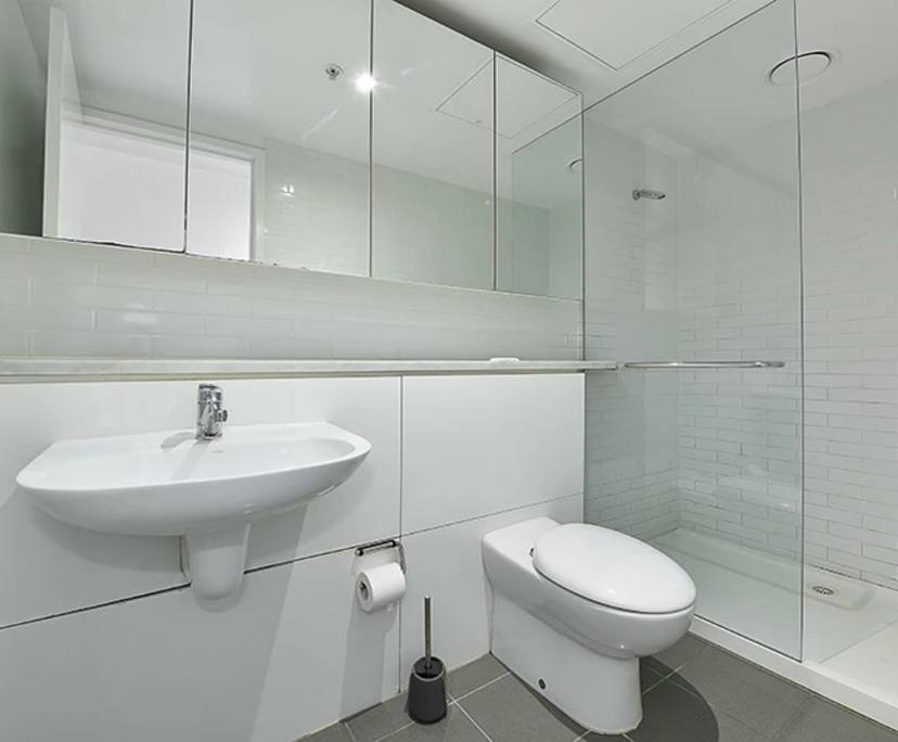 $1,050, Whole-property, 2 bathrooms, Melbourne VIC 3000