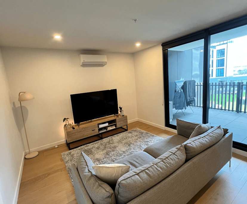 Furnished room with ensuite in a flatshare