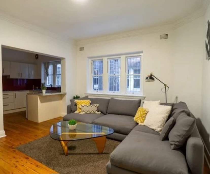 Furnished room in a flatshare