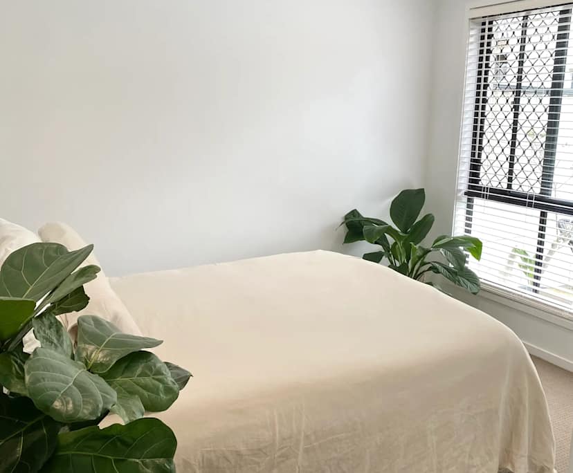 $350, Share-house, 3 bathrooms, Labrador QLD 4215