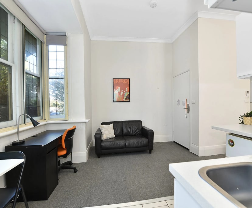 $590, 1-bed, 1 bathroom, Brunswick VIC 3056