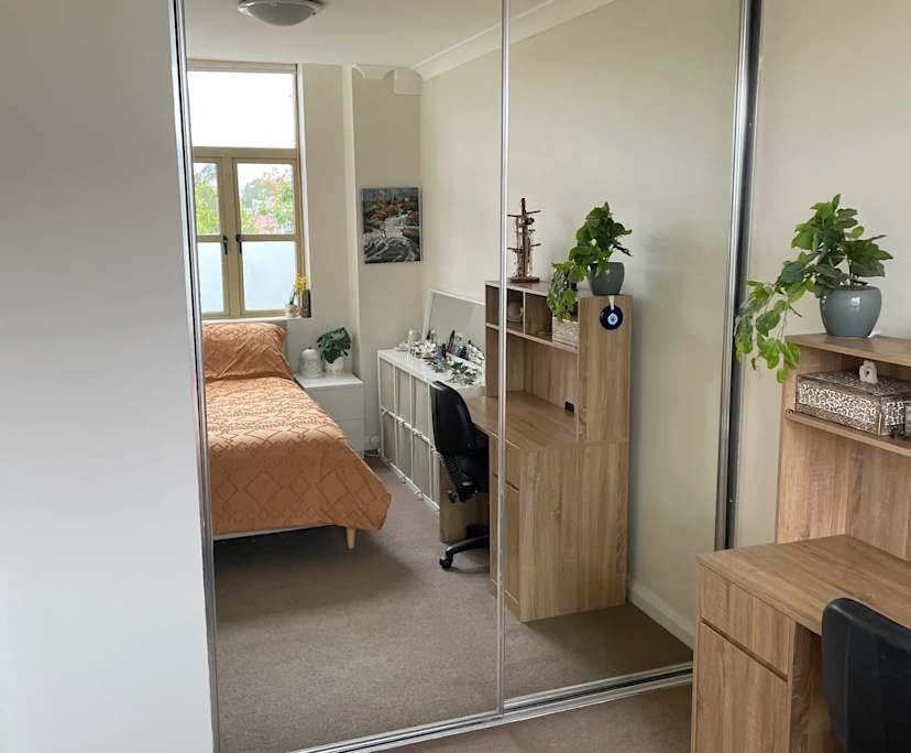 Furnished room in a flatshare