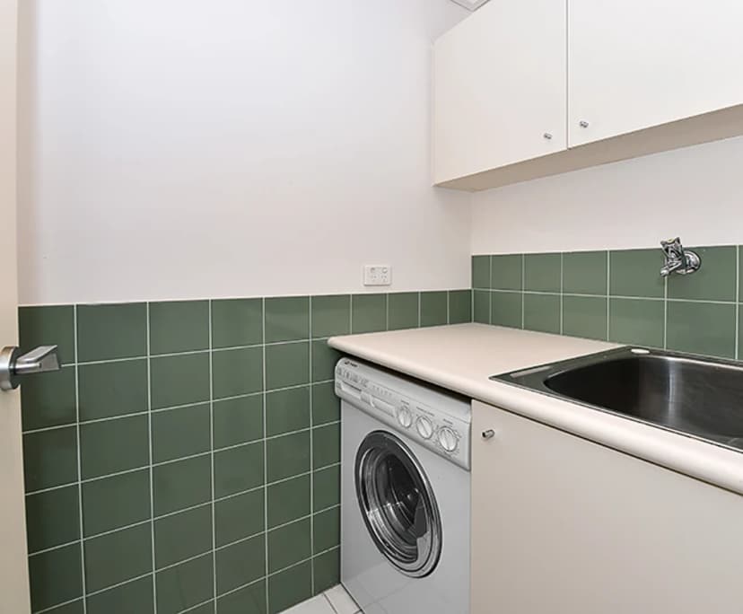 $1,450, Whole-property, 3 bathrooms, Melbourne VIC 3000