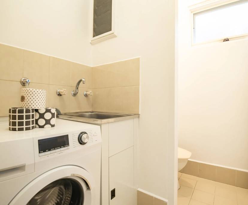 $800, Whole-property, 2 bathrooms, Saint Kilda East VIC 3183