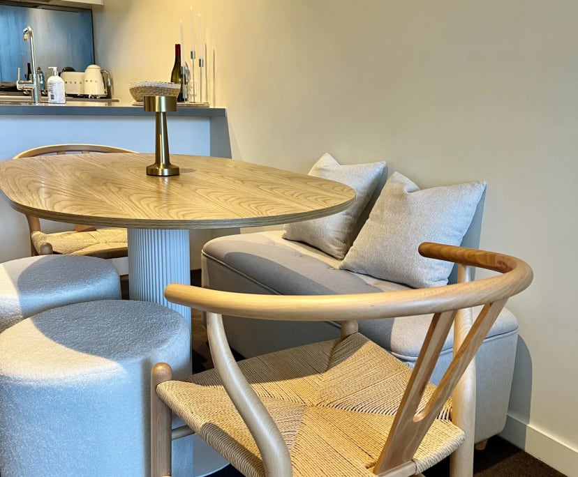 Furnished room with ensuite in a flatshare