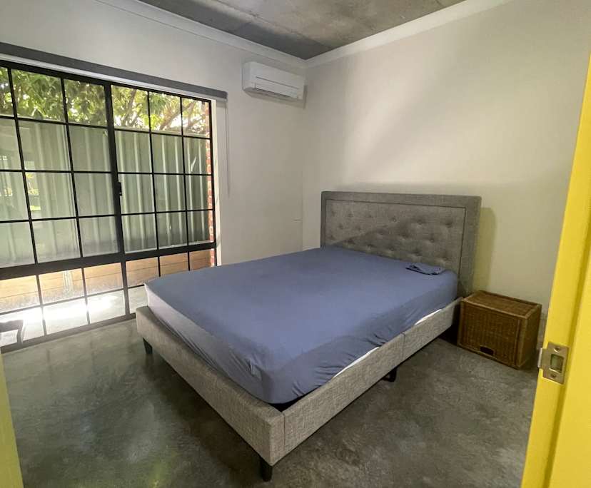 Whole property with 1 room for rent