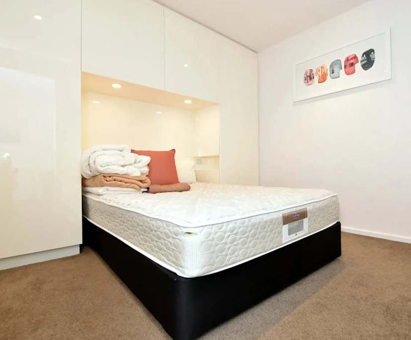 Furnished room in a flatshare