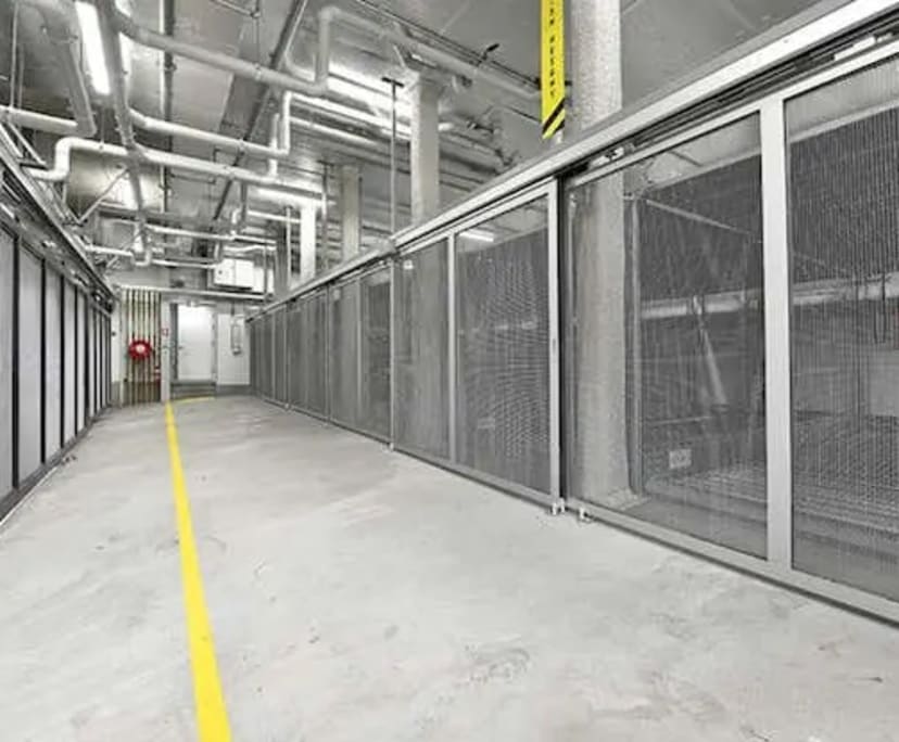 $770, 1-bed, 1 bathroom, St Kilda VIC 3182