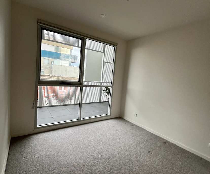 Unfurnished room in a flatshare