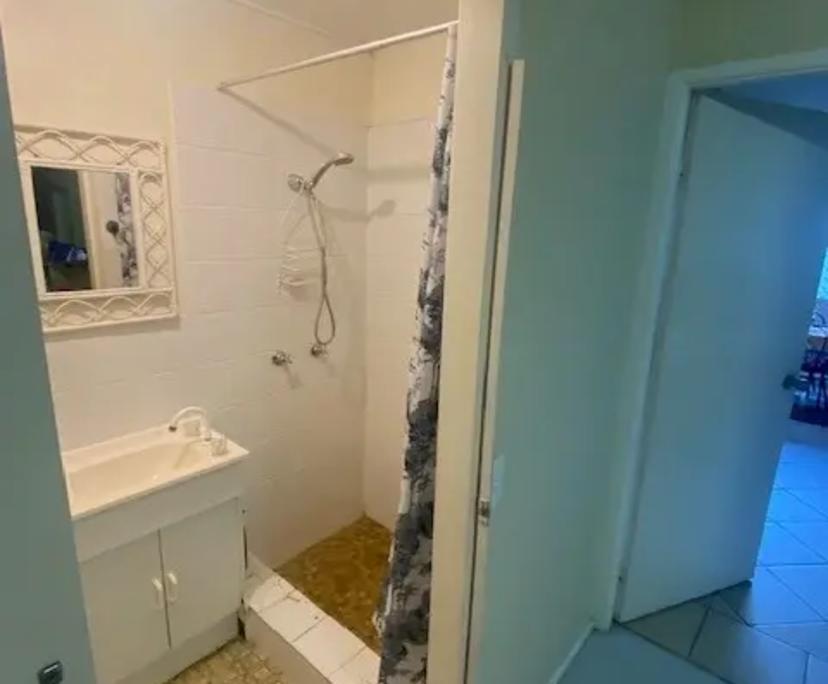 $500, Whole-property, 1 bathroom, Wynnum West QLD 4178