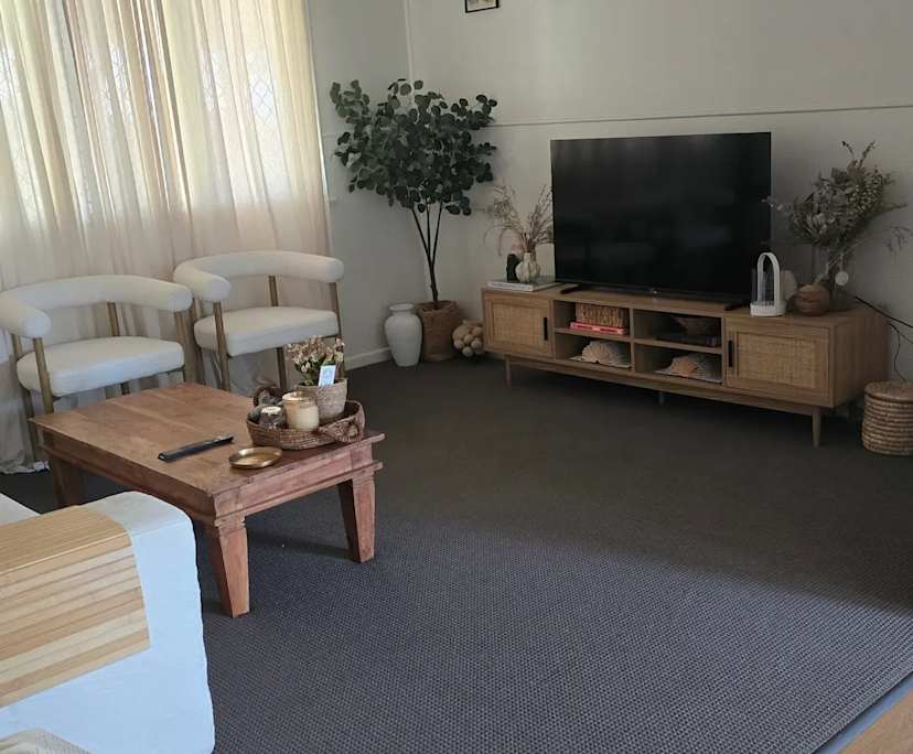 $300, Homestay, 3 bathrooms, Lawnton QLD 4501
