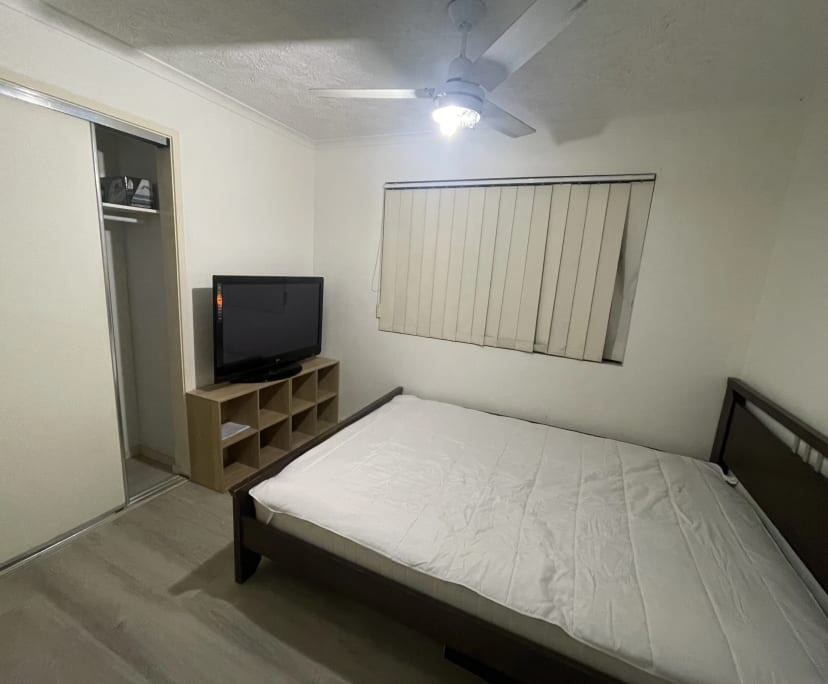 Furnished room in a flatshare