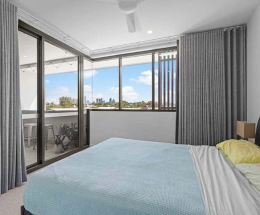 Unfurnished room with ensuite in a flatshare