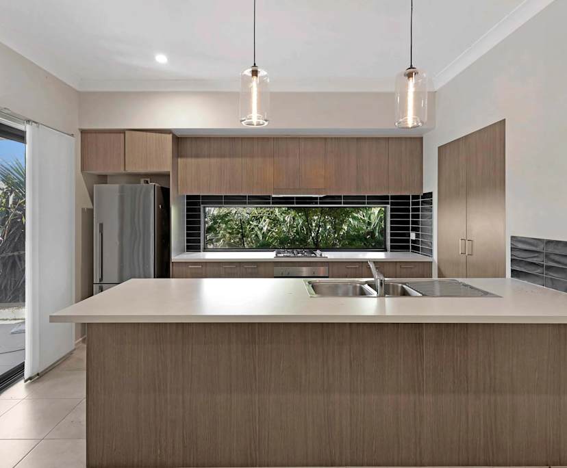 Whole property with 4 rooms for rent