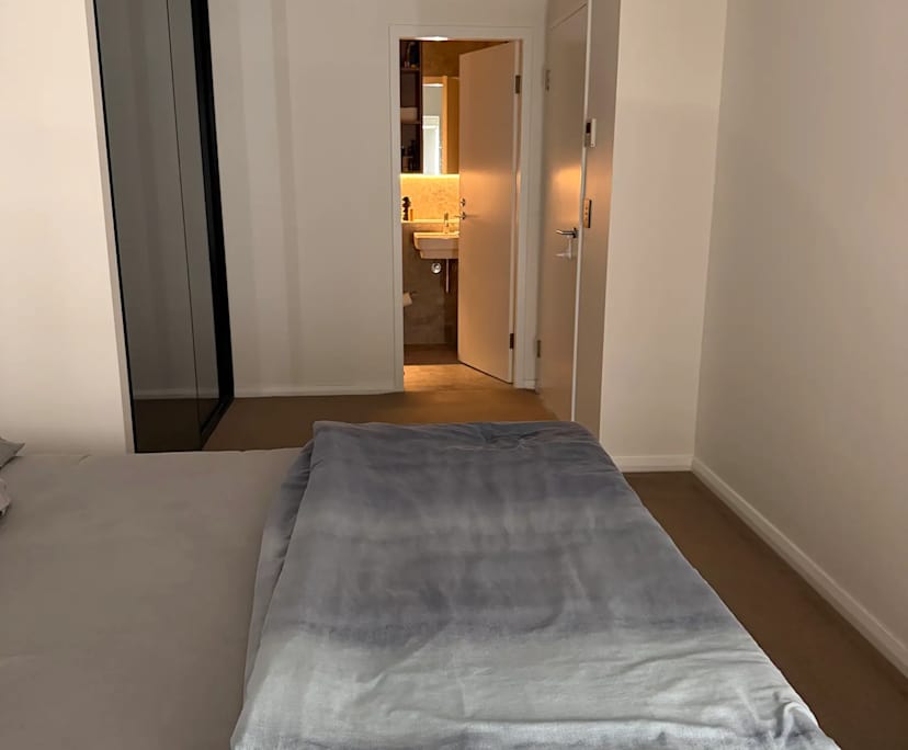 Furnished room with ensuite in a flatshare