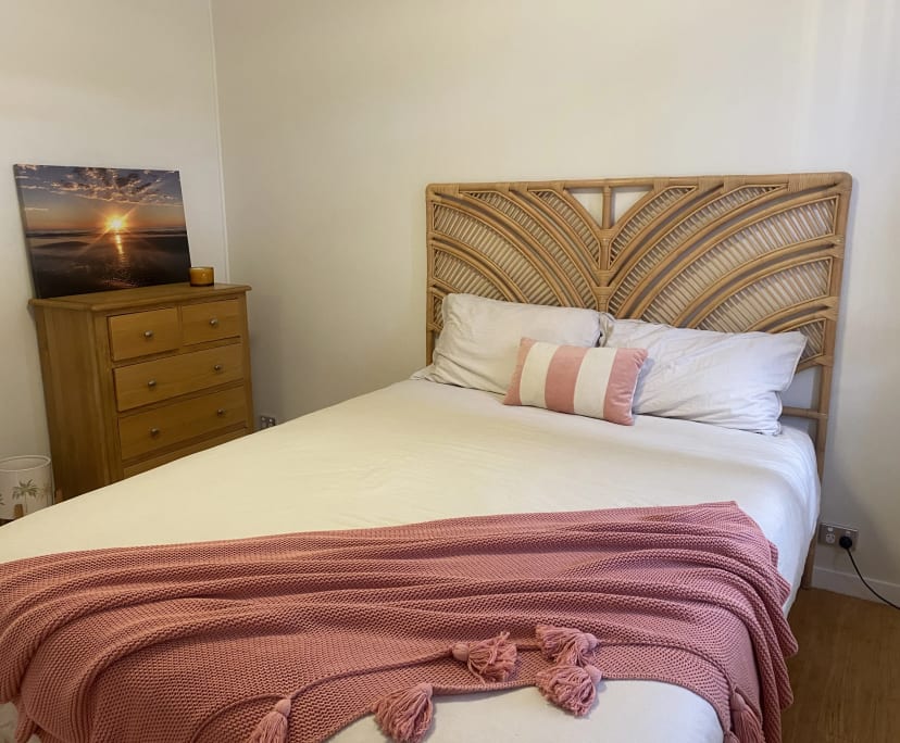 Furnished room in a flatshare