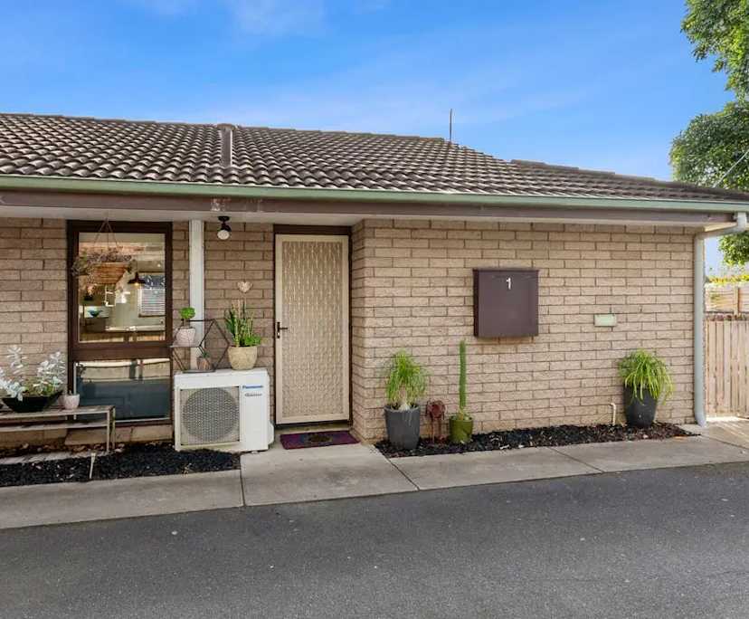 Whole property with 2 rooms for rent