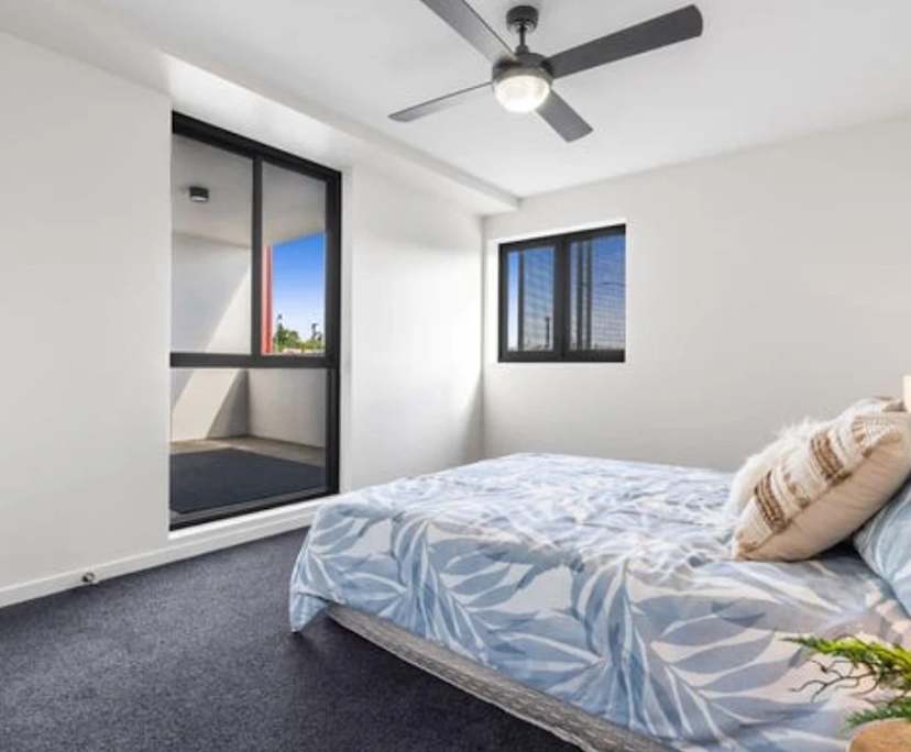 Unfurnished room with own bathroom