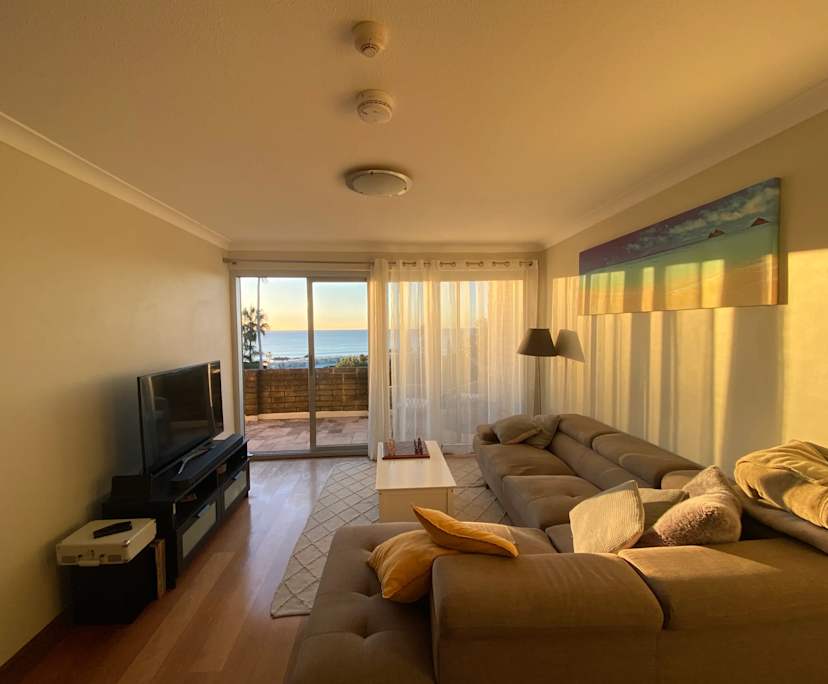 Unfurnished room in a flatshare