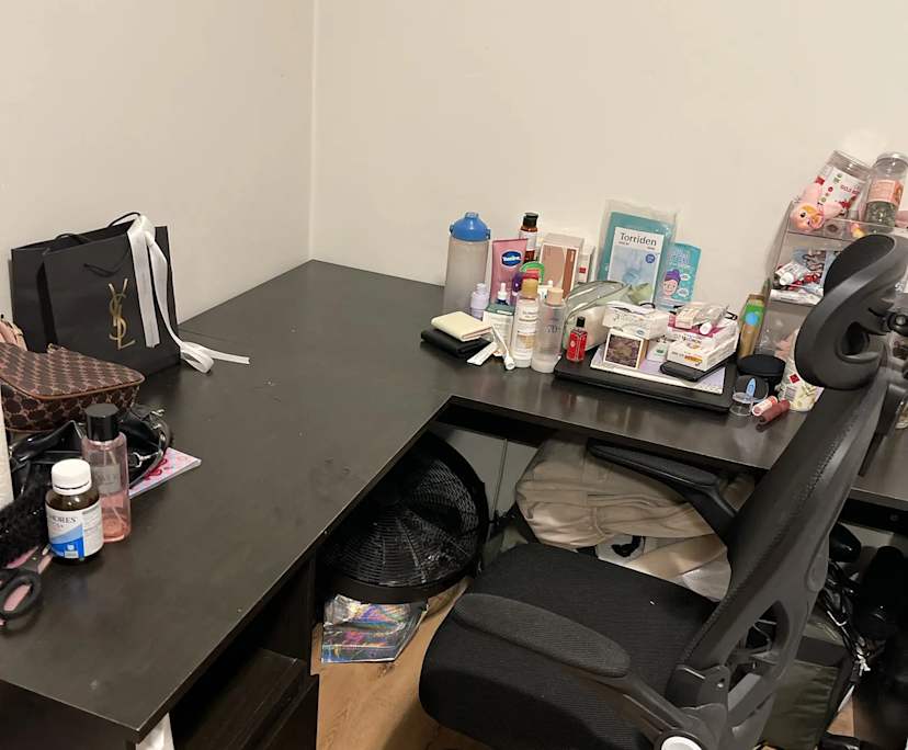 Furnished room in a share house