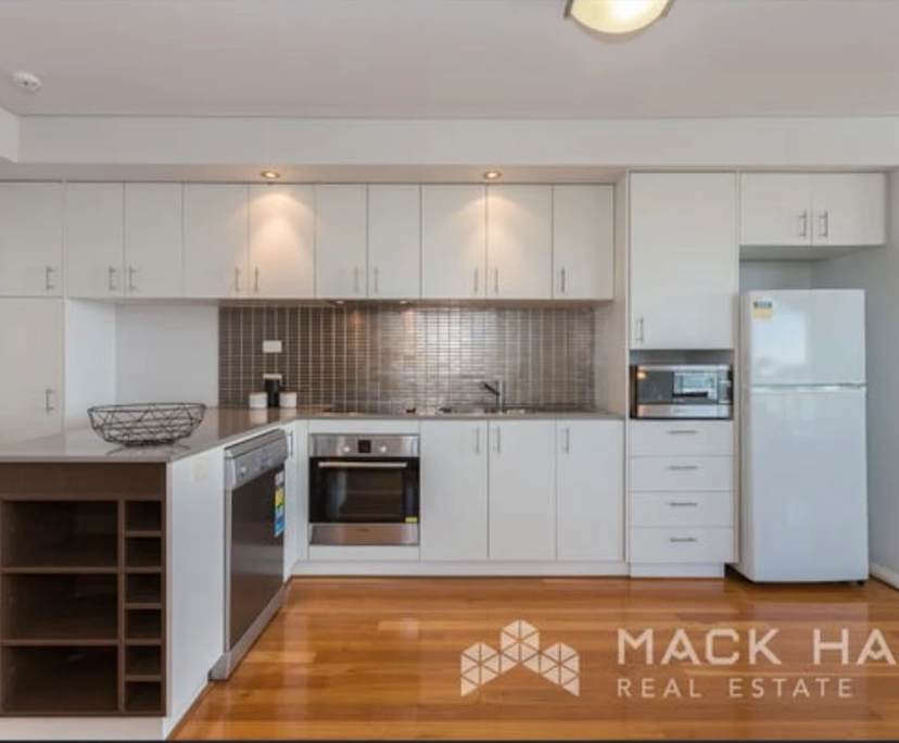 Furnished room with ensuite in a flatshare