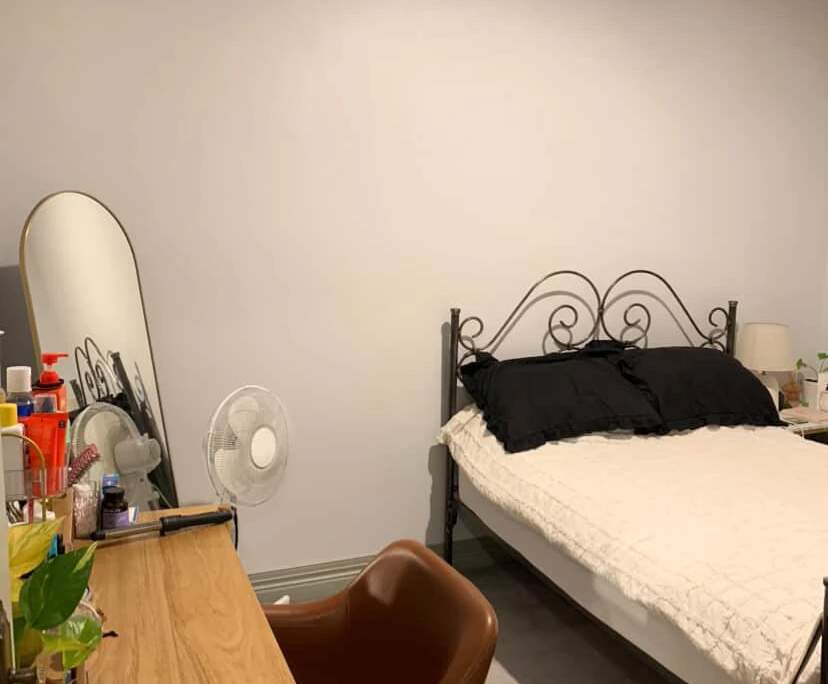 Unfurnished room in a flatshare