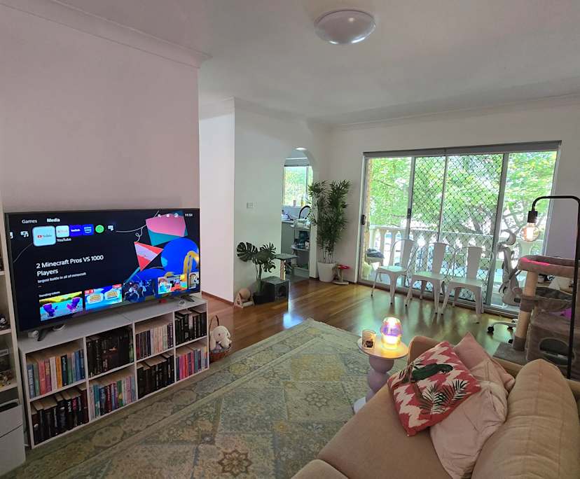 Unfurnished room in a flatshare