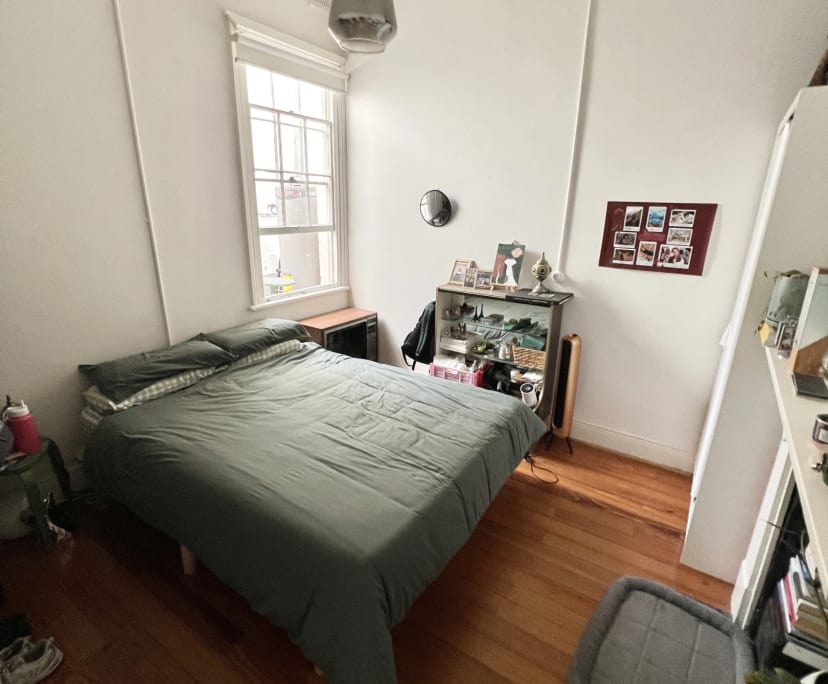 Room in a share house