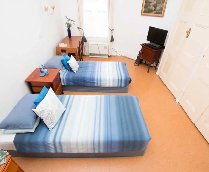 $500, 1-bed, 1 bathroom, St Kilda VIC 3182