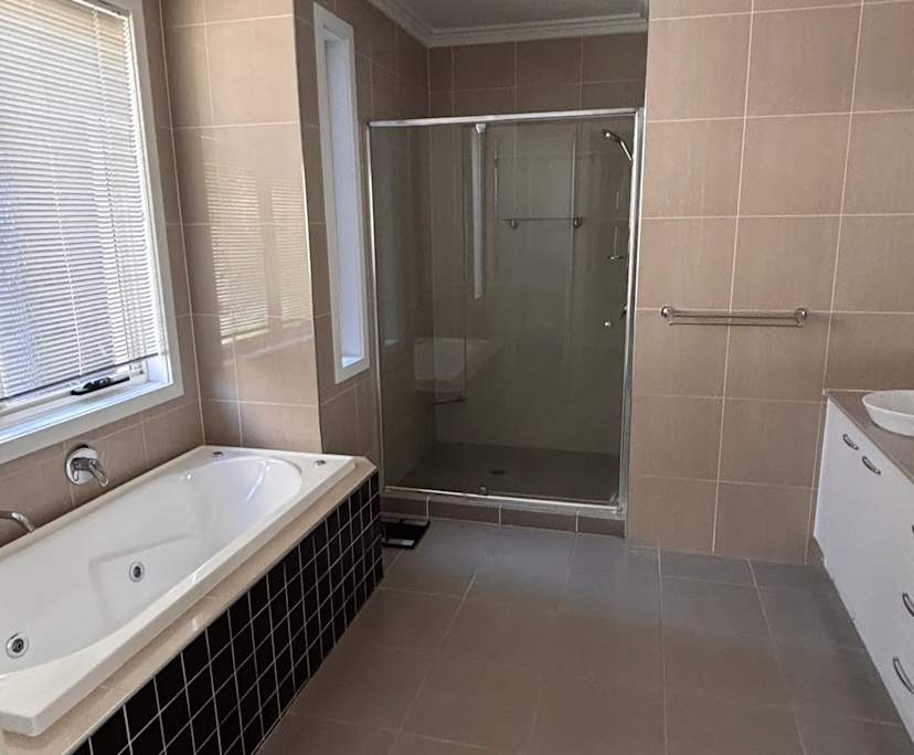 $450, Share-house, 4 bathrooms, Hope Island QLD 4212