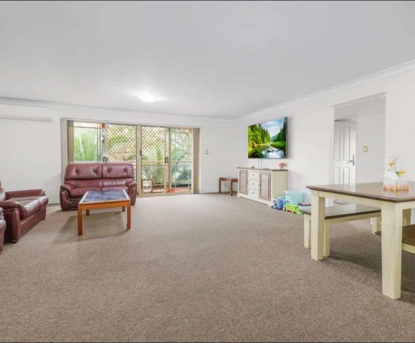 Unfurnished room in a flatshare