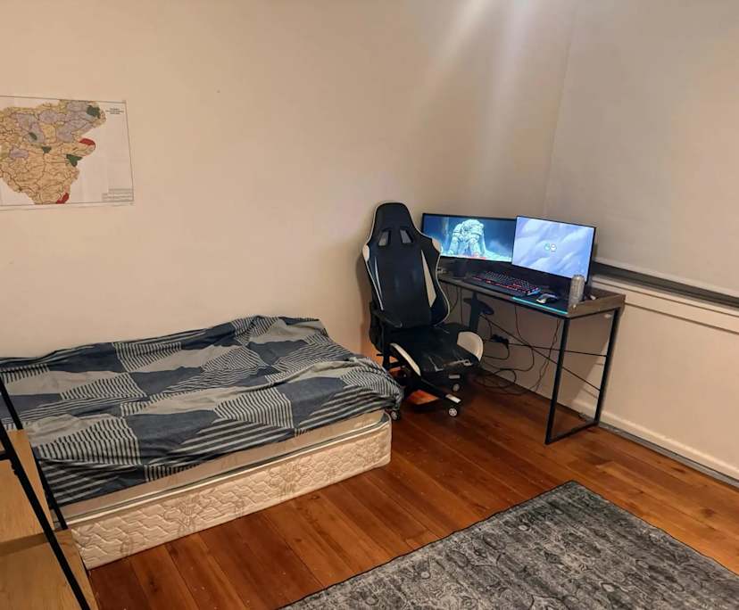 Room in a share house