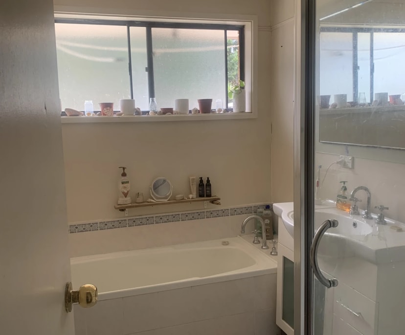$260, Homestay, 3 bathrooms, Woonona NSW 2517