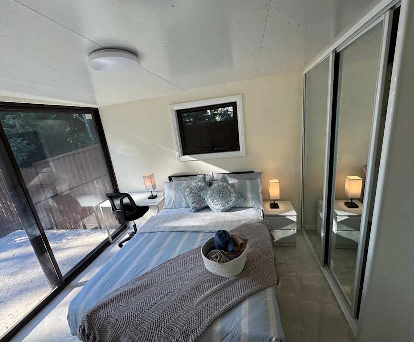Furnished room in a flatshare