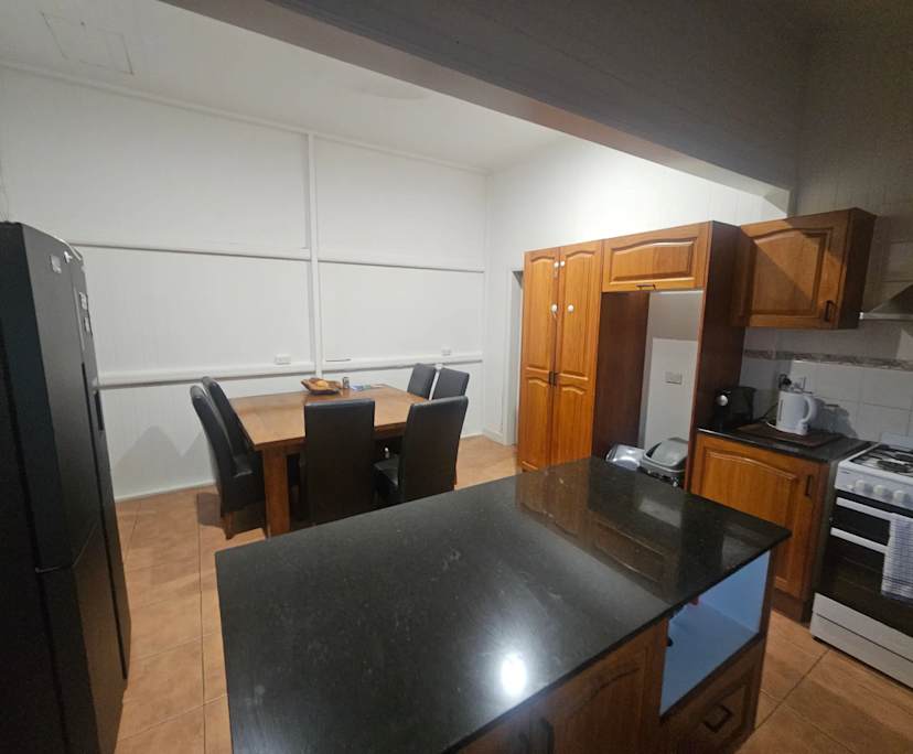 $330, Share-house, 4 bathrooms, Manoora QLD 4870