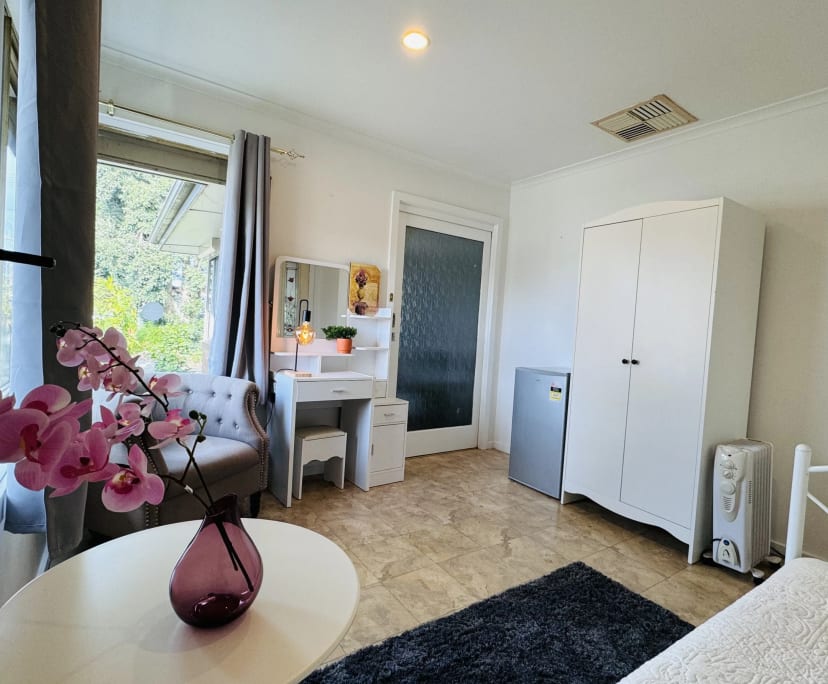 Furnished room in a share house