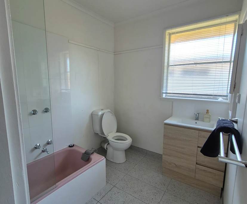 $195, Share-house, 3 bathrooms, Breakwater VIC 3219