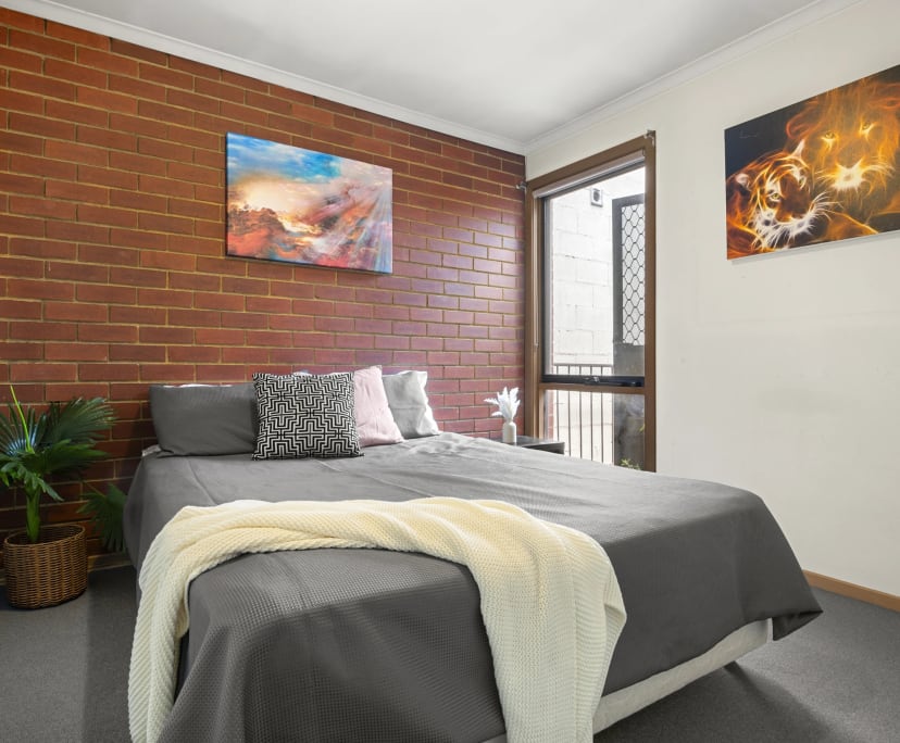 $1,195, Whole-property, 3 bathrooms, Balaclava VIC 3183