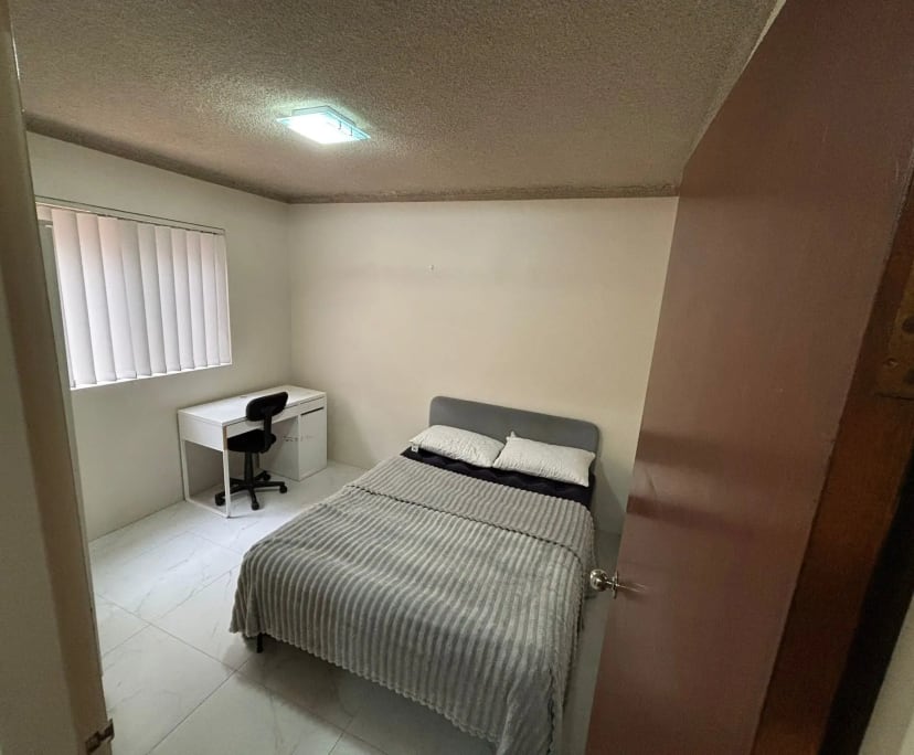Furnished room in a flatshare