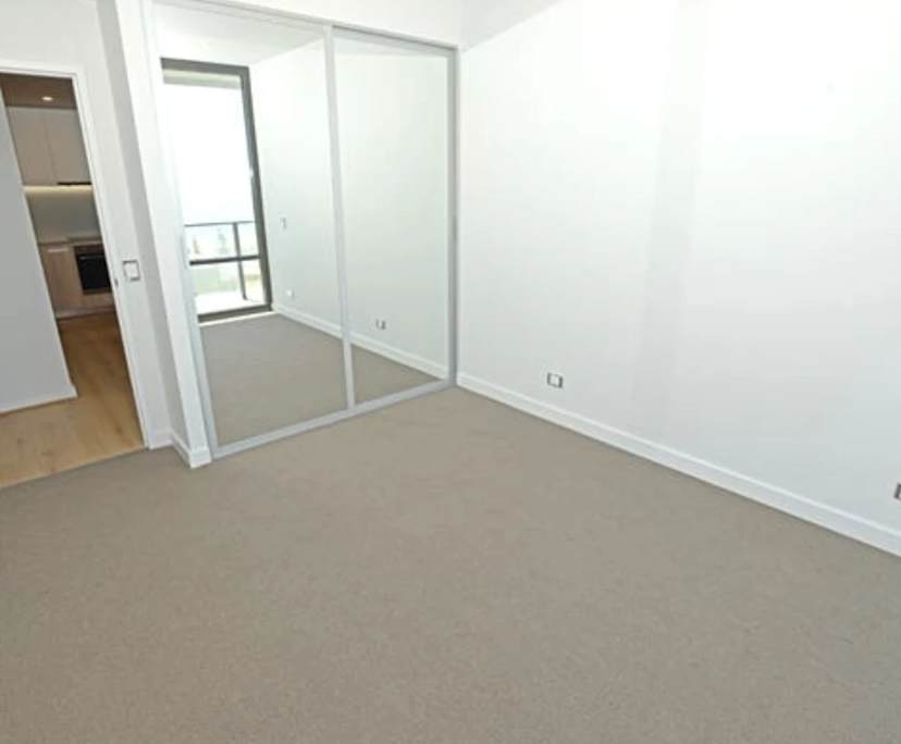 Unfurnished room with own bathroom